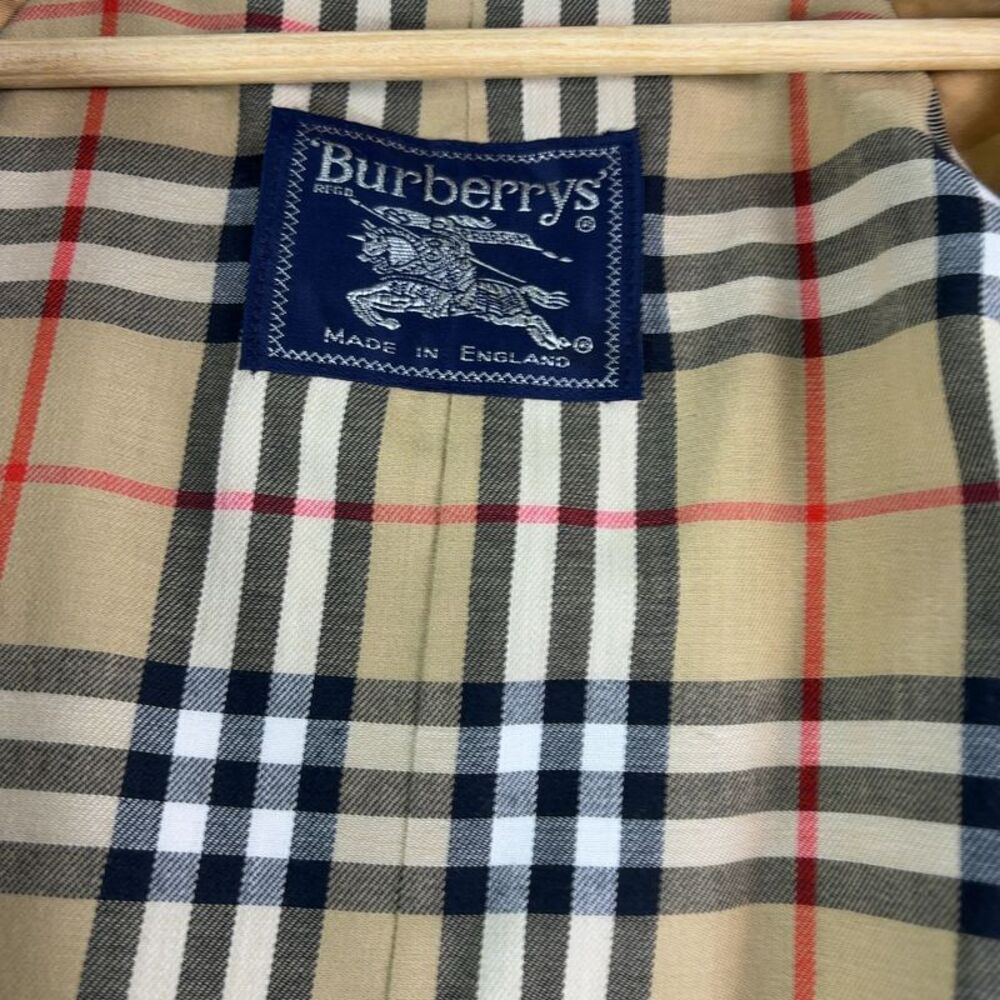Burberry Classic Beige Trench Coat - Picture 9 of 9